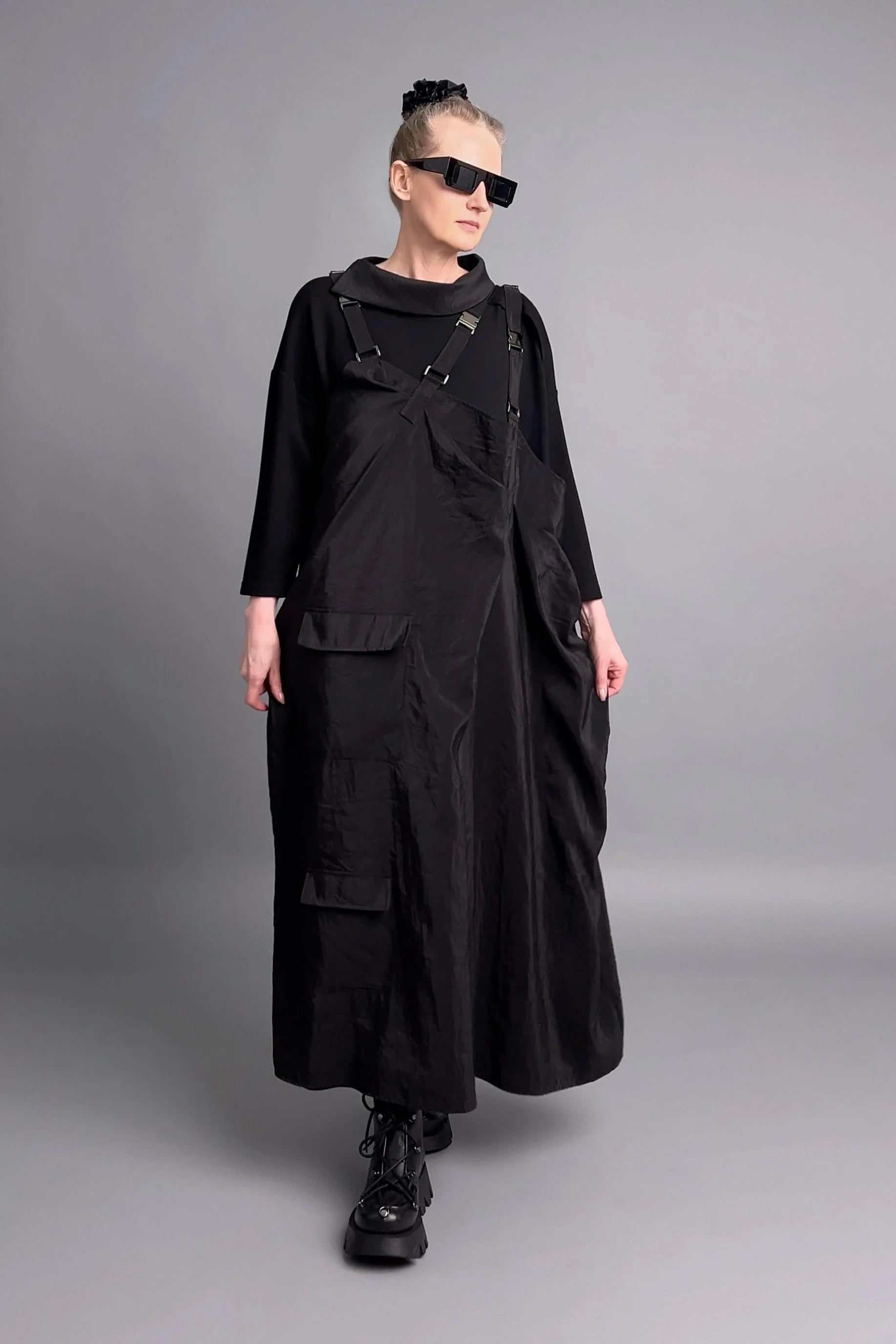 Zweiteiler aus Jersey und Popeline in Schwarz mit asymmetrischem Oversize-Look von Red Corner