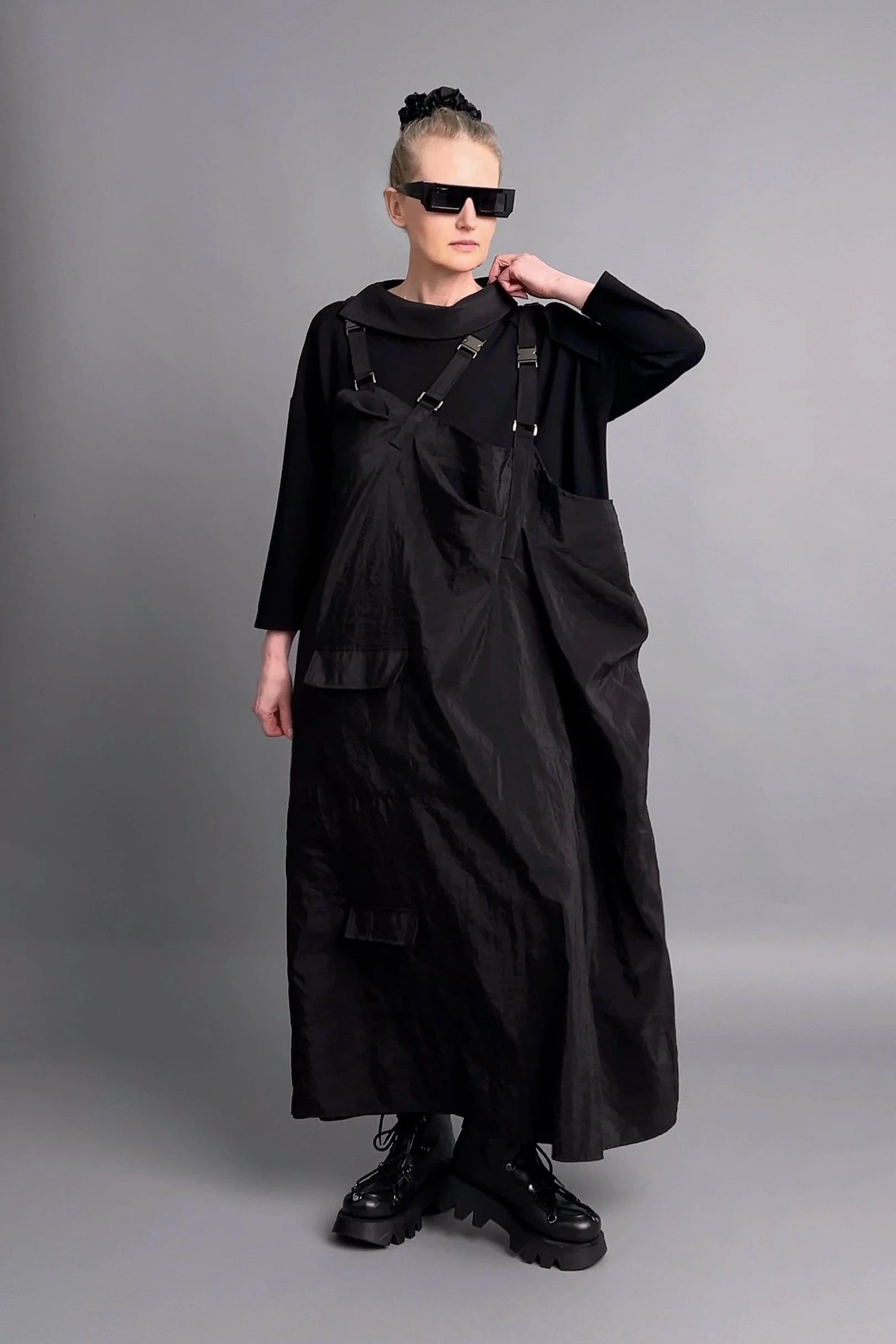 Zweiteiler aus Jersey und Popeline in Schwarz mit asymmetrischem Oversize-Look von Red Corner