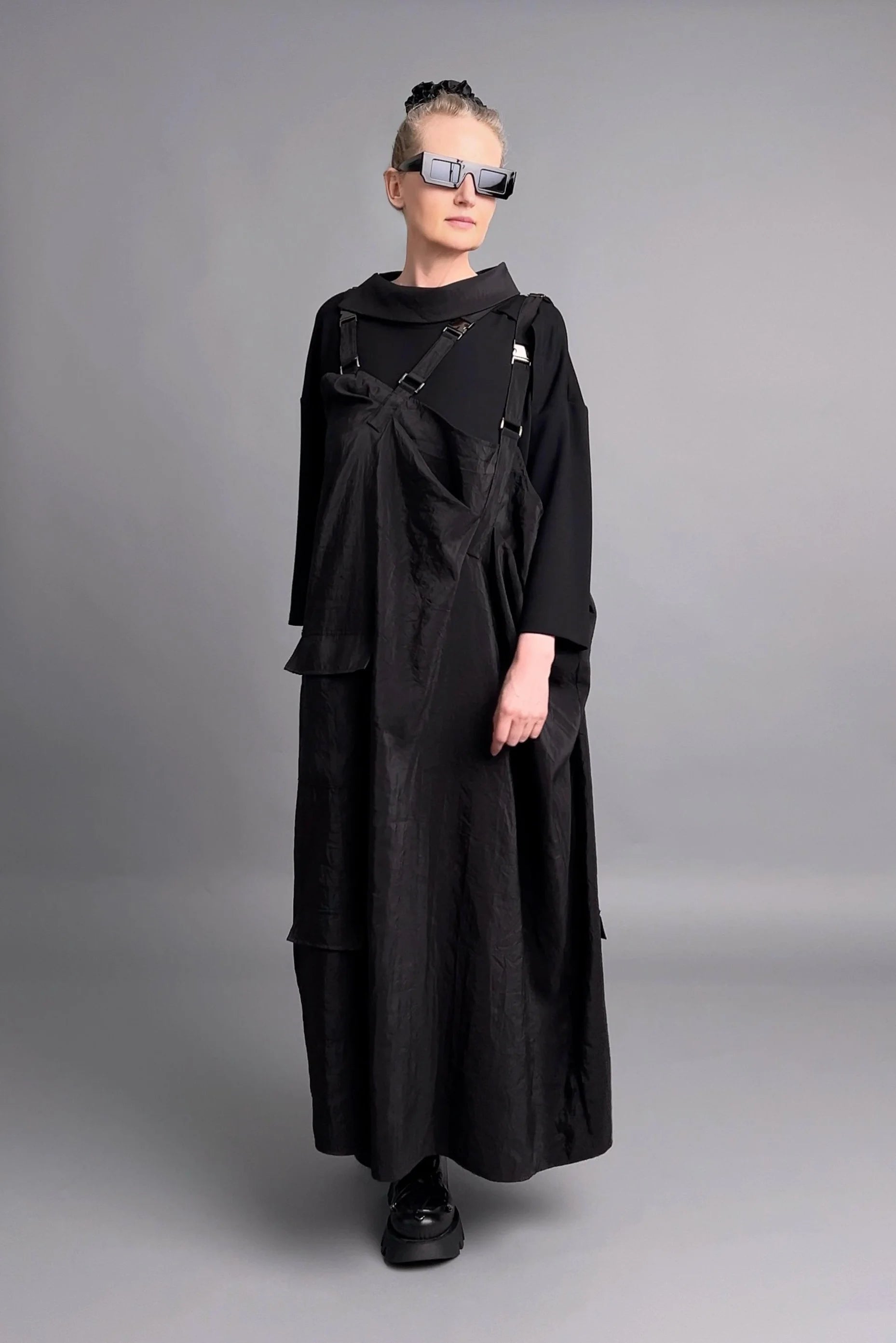 Zweiteiler aus Jersey und Popeline in Schwarz mit asymmetrischem Oversize-Look von Red Corner