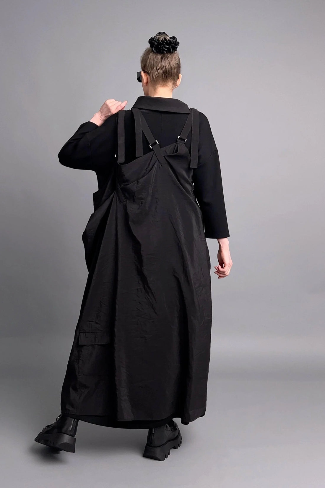 Zweiteiler aus Jersey und Popeline in Schwarz mit asymmetrischem Oversize-Look von Red Corner