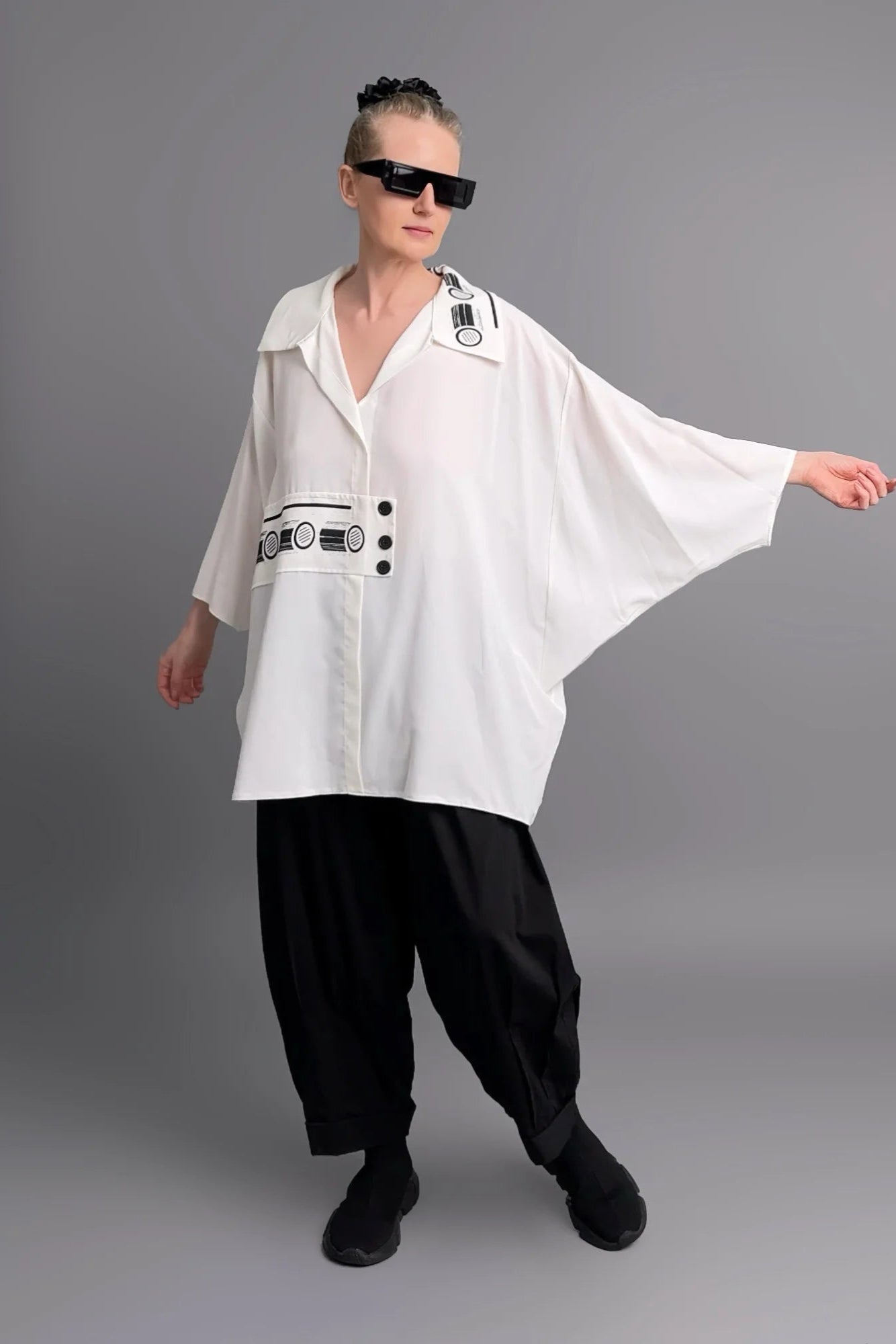 Fließende Slinky-Bluse in Weiß mit Oversize-Schnitt und halbdurchsichtigem Look