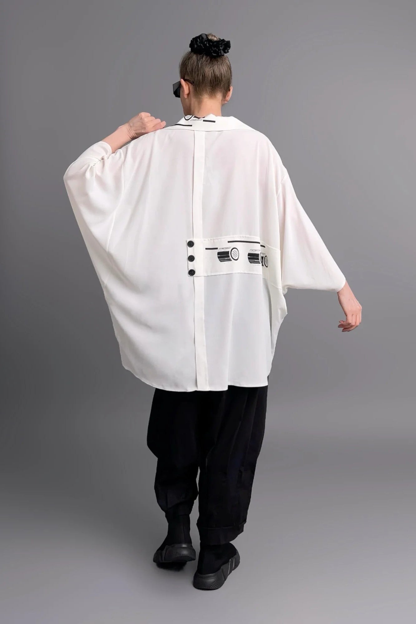 Fließende Slinky-Bluse in Weiß mit Oversize-Schnitt und halbdurchsichtigem Look