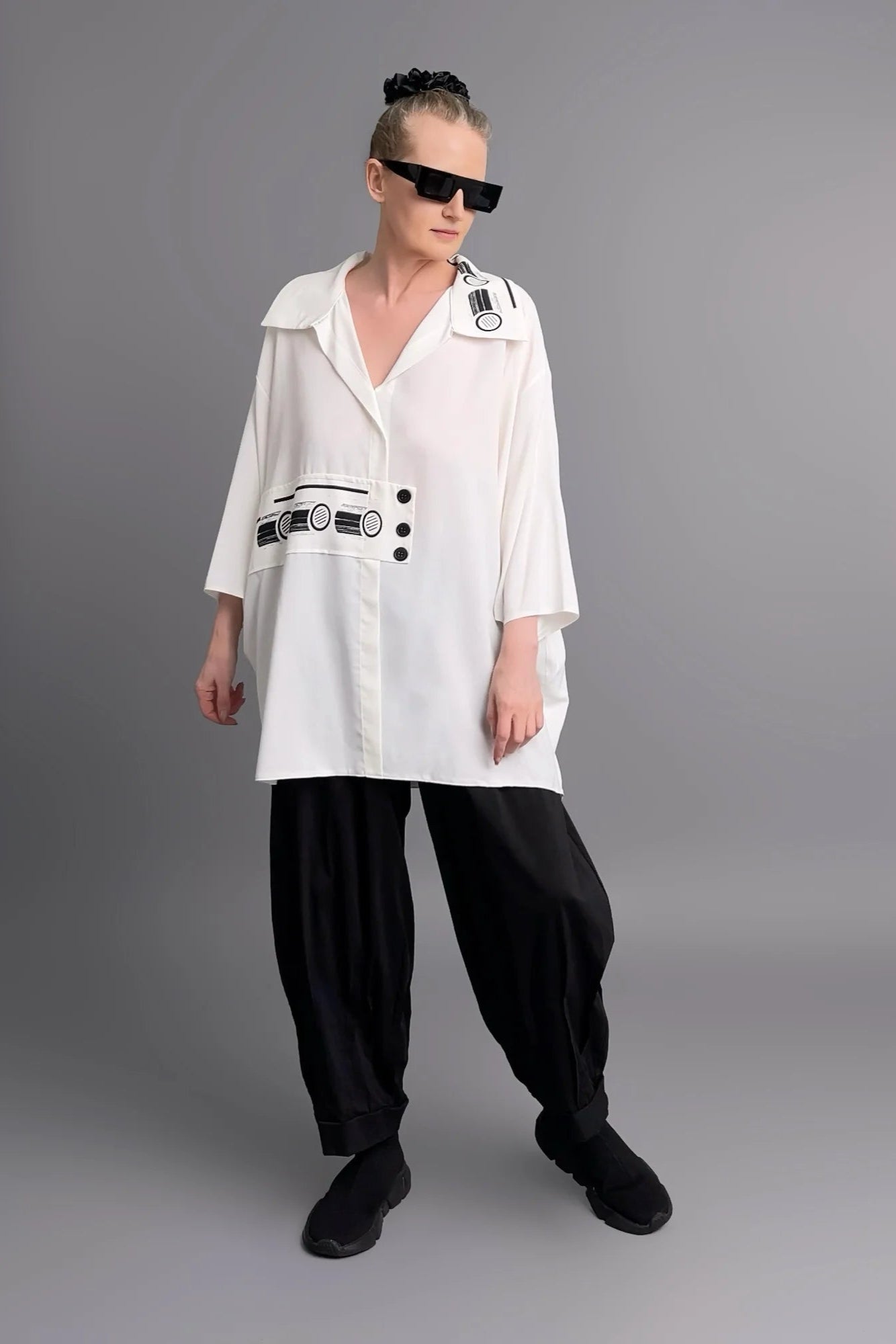 Fließende Slinky-Bluse in Weiß mit Oversize-Schnitt und halbdurchsichtigem Look