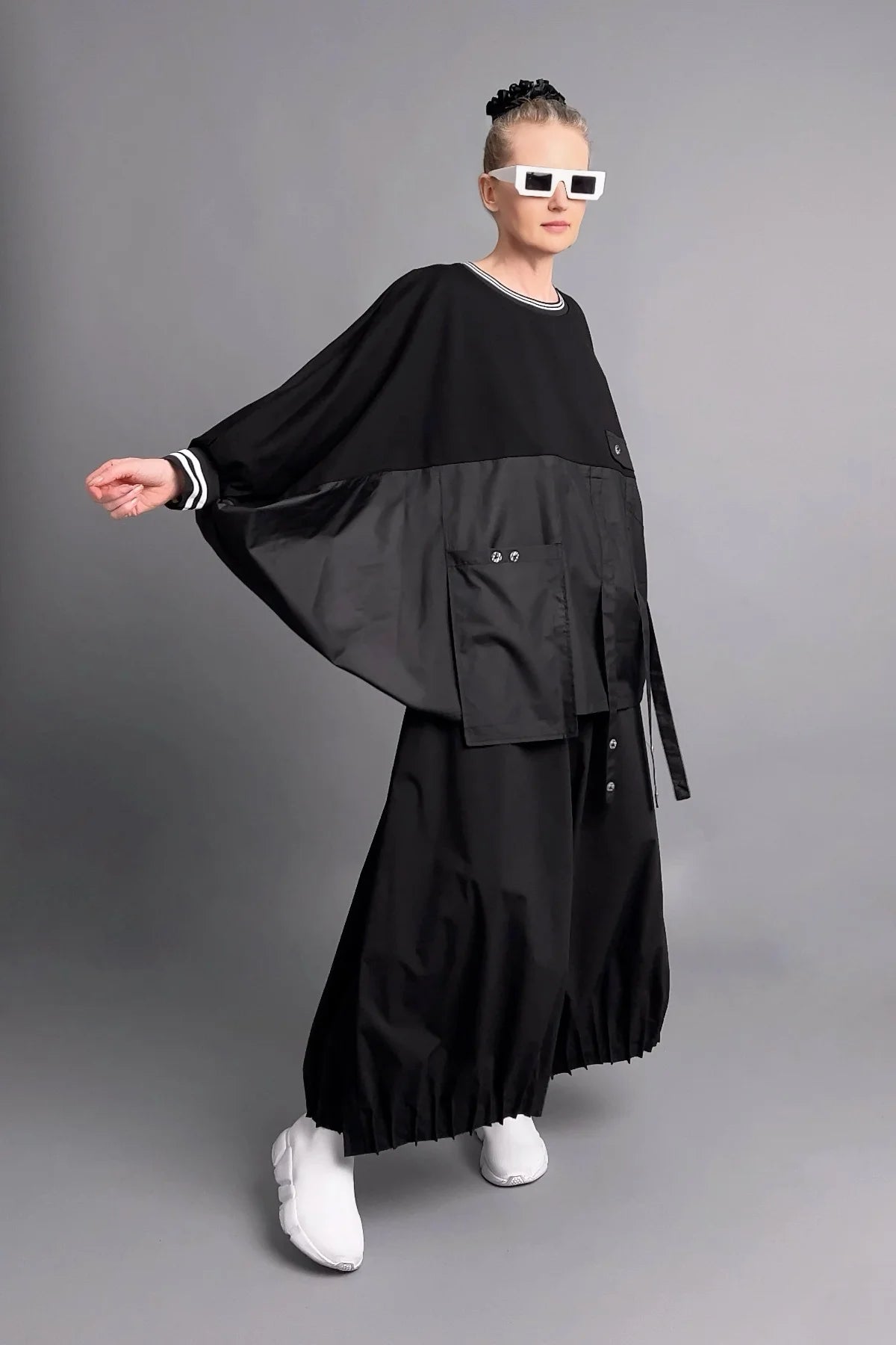 Oversize-Bluse mit French-Terry-Einsatz, Kontrastdetails und Utility-Straps in Nacht-Schwarz